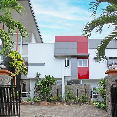 Super Oyo Capital O 91665 D'Prof Exclusive Guesthouse Semarang Exterior foto
