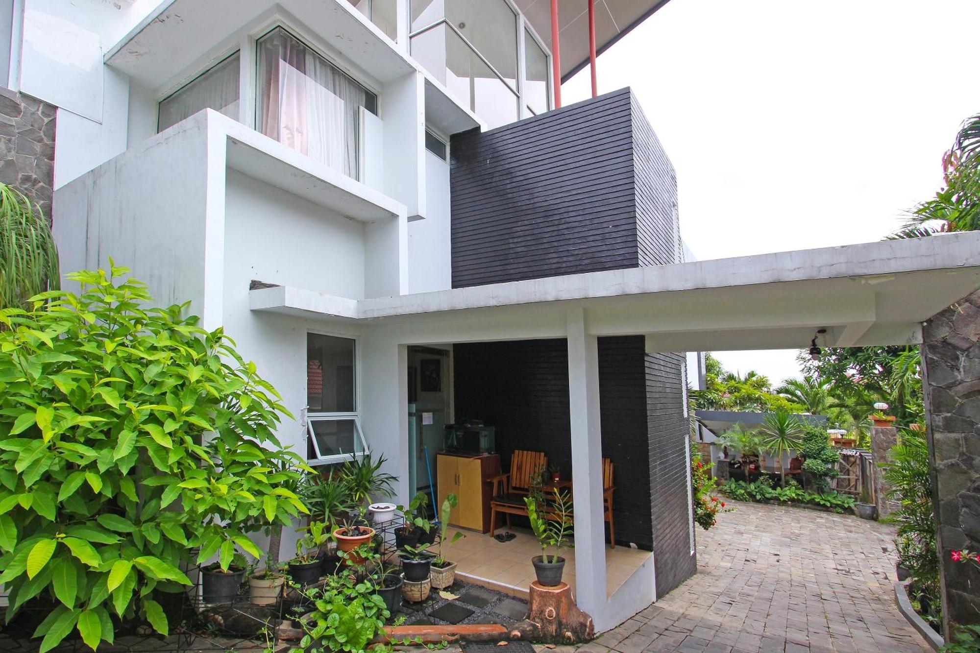 Super Oyo Capital O 91665 D'Prof Exclusive Guesthouse Semarang Exterior foto