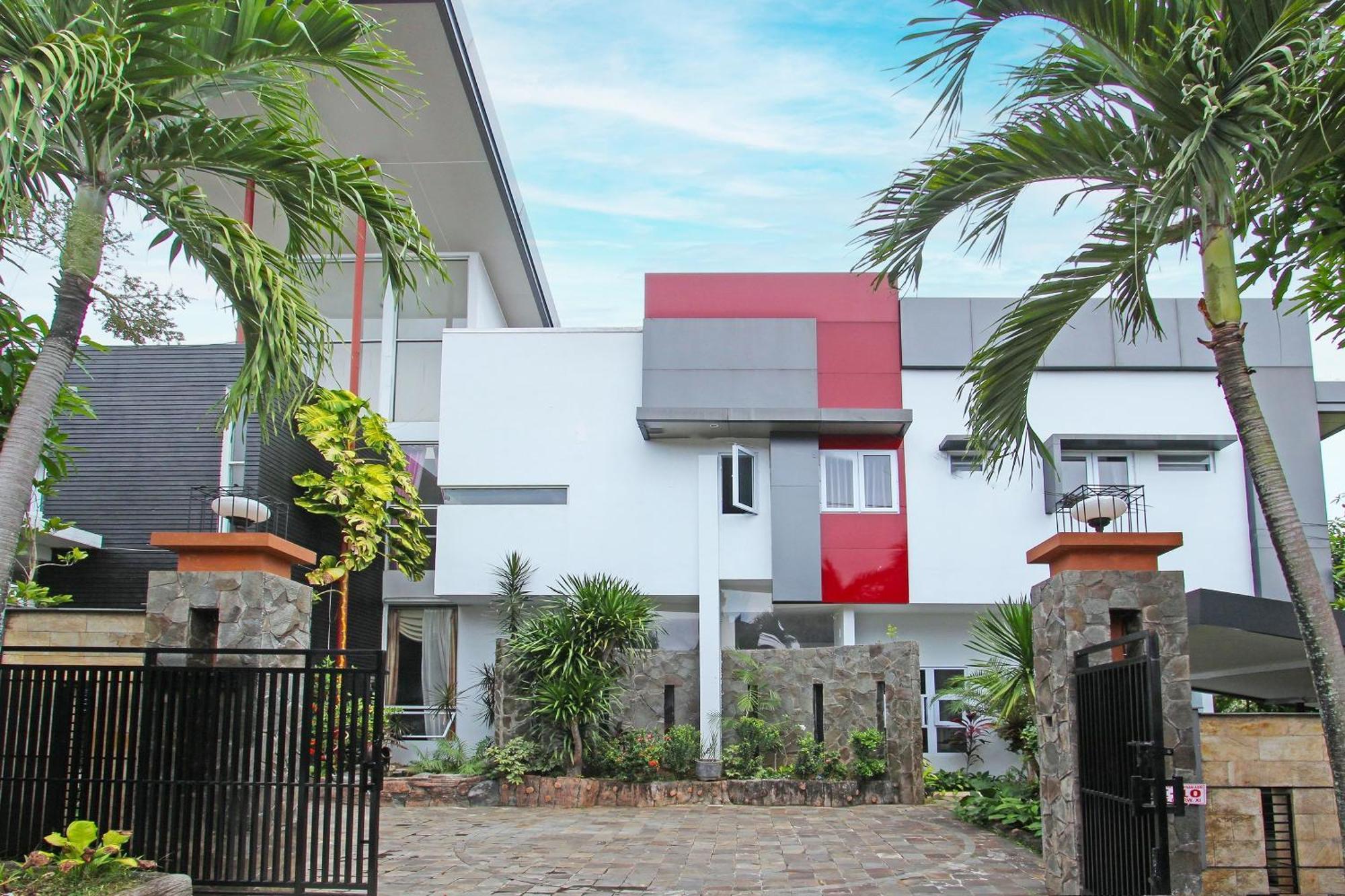 Super Oyo Capital O 91665 D'Prof Exclusive Guesthouse Semarang Exterior foto