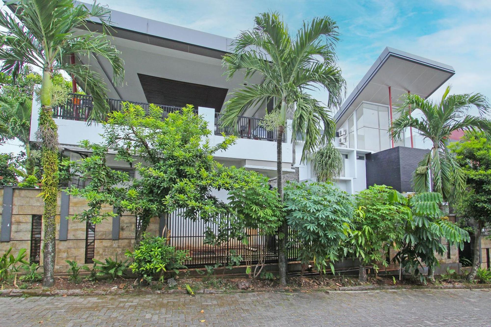 Super Oyo Capital O 91665 D'Prof Exclusive Guesthouse Semarang Exterior foto